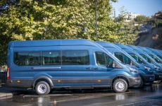 თბილისში მოსწავლეები ლურჯი მიკროავტობუსებით უფასოდ იმგზავრებენ,